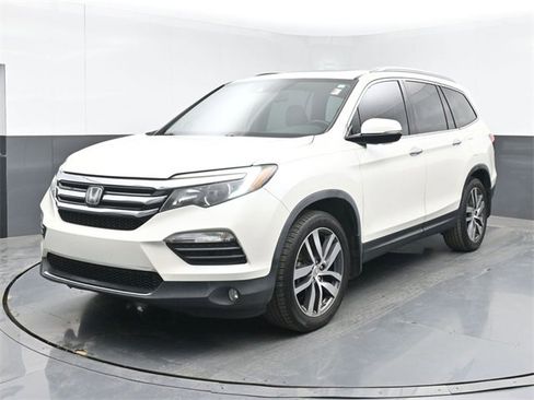 Used 2017 Honda Pilot Touring image 5