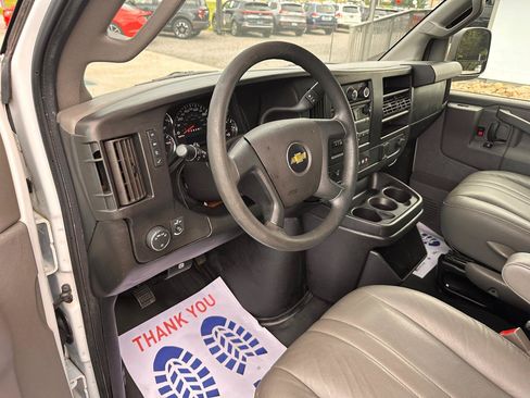 Used 2018 Chevrolet Express 2500 Extended RWD image 21