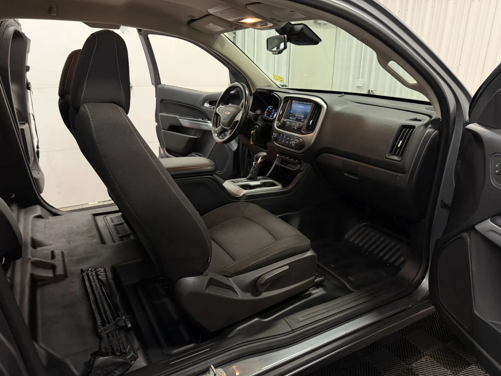 Used 2022 Chevrolet Colorado LT w/ Fleet Safety Package RWD image 39