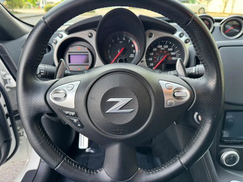 Used 2015 Nissan 370Z Roadster RWD image 26