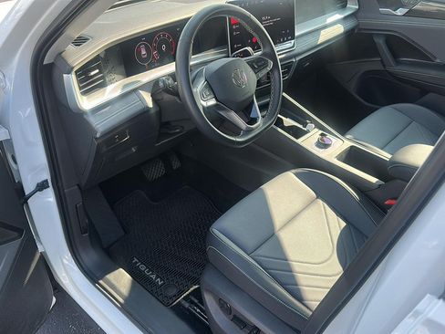 Used 2026 Volkswagen Tiguan SE AWD/4WD image 11