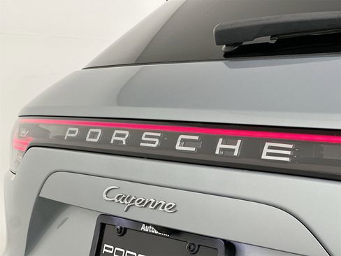 Certified 2023 Porsche Cayenne image 17