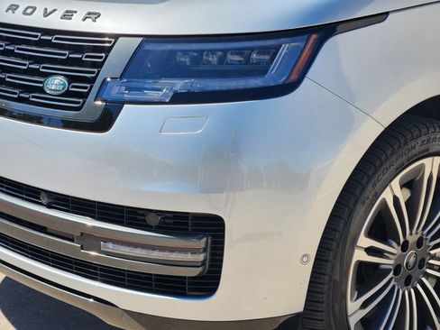 Used 2024 Land Rover Range Rover SE AWD/4WD image 8