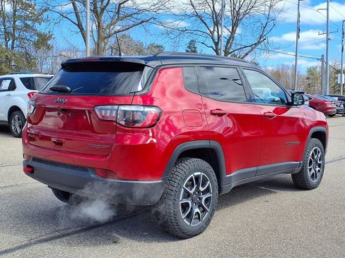 Used 2025 Jeep Compass Trailhawk image 5