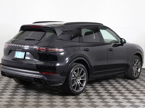 Used 2023 Porsche Cayenne Platinum Edition image 13