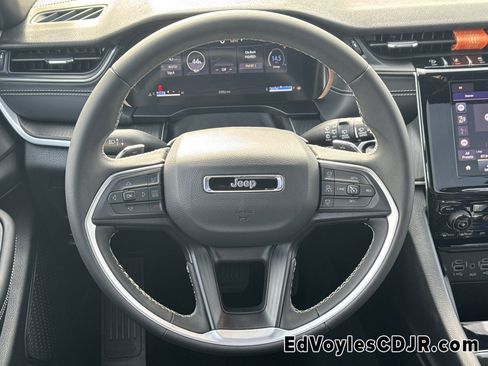 Certified 2025 Jeep Grand Cherokee Laredo X image 29