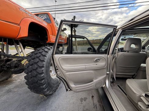 Used 2003 Suzuki XL7 4WD image 25