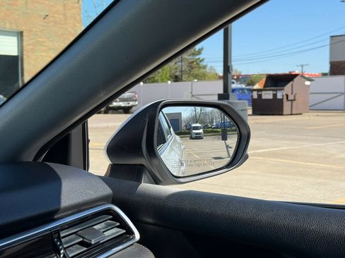 Used 2018 Toyota Camry LE image 38