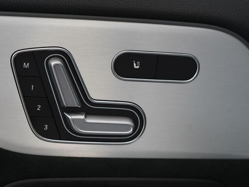 Used 2024 Mercedes-Benz GLA 35 AMG 4MATIC image 17