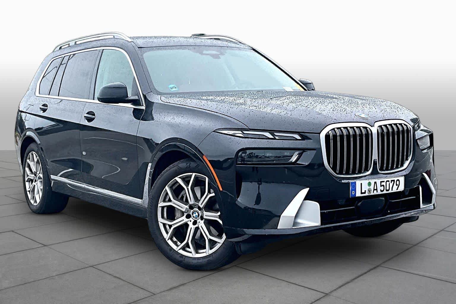 Used 2023 BMW X7 xDrive40i w/ Premium Package AWD/4WD image 3