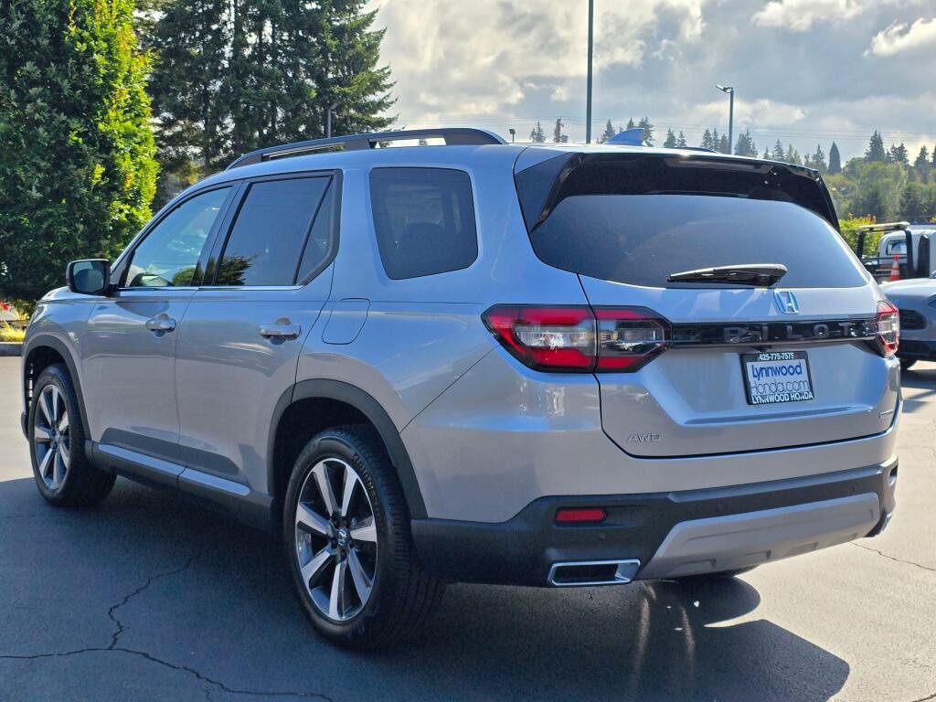 Certified 2025 Honda Pilot Touring image 15