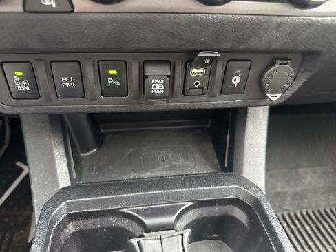 Used 2019 Toyota Tacoma TRD Off-Road image 7