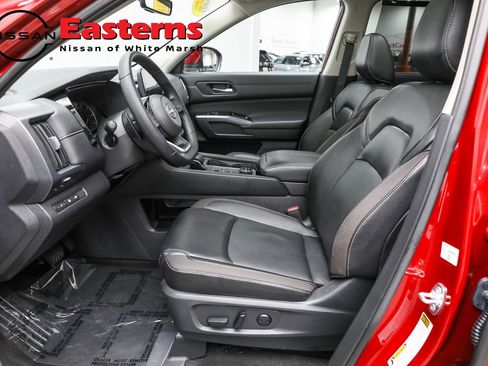 Used 2024 Nissan Pathfinder SL w/ SL Premium Package image 14