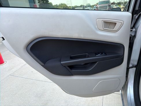 Used 2013 Ford Fiesta SE w/ Super Fuel Economy Pkg FWD image 16