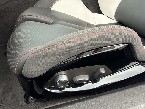 Used 2023 Chevrolet Corvette Stingray Premium Conv w/ Z51 Performance Package RWD image 15
