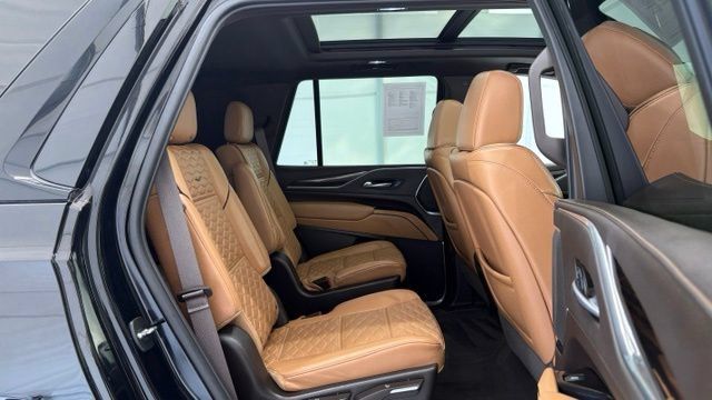 Used 2023 Cadillac Escalade Sport w/ LPO, ONYX Package AWD/4WD image 28