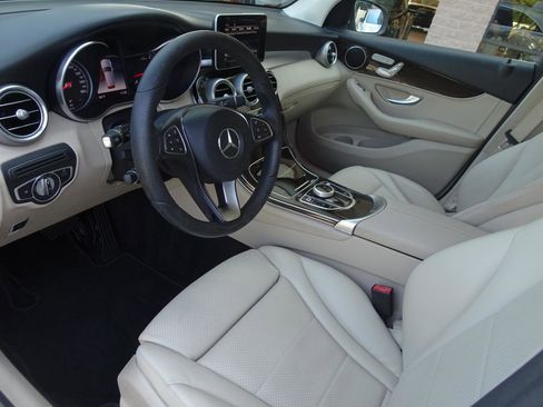 Used 2018 Mercedes-Benz GLC 300 w/ Premium Package image 8