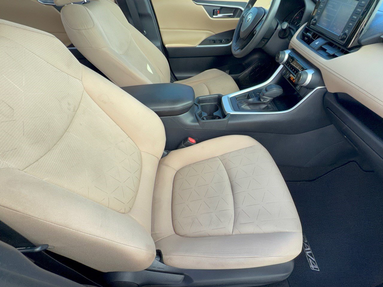 Used 2019 Toyota RAV4 XLE w/ Convenience Package FWD image 30