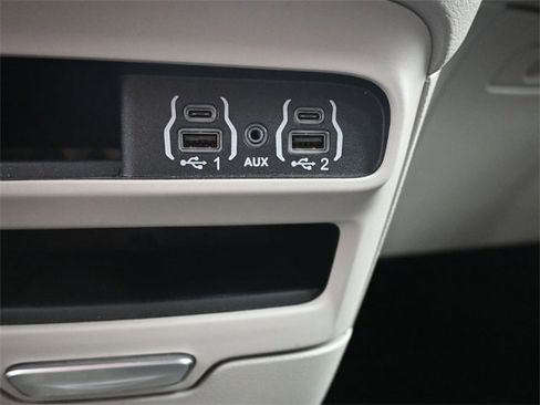 Used 2024 Chrysler Pacifica Touring-L image 15