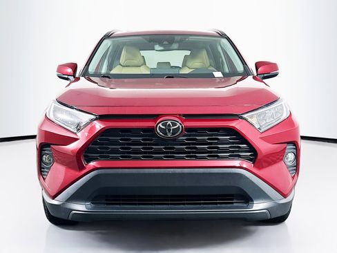 Used 2019 Toyota RAV4 XLE Premium image 2