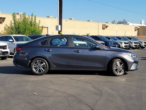 Used 2023 Kia Forte LXS w/ LXS Technology Package FWD image 4