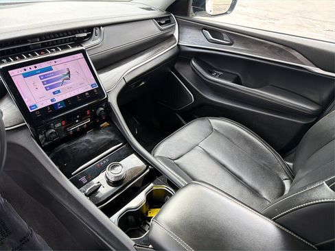 Used 2022 Jeep Grand Cherokee L Limited image 31