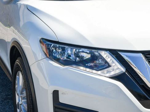 Used 2019 Nissan Rogue SV image 4