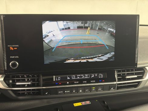 Used 2025 Toyota Sienna XLE Woodland Edition AWD/4WD image 19