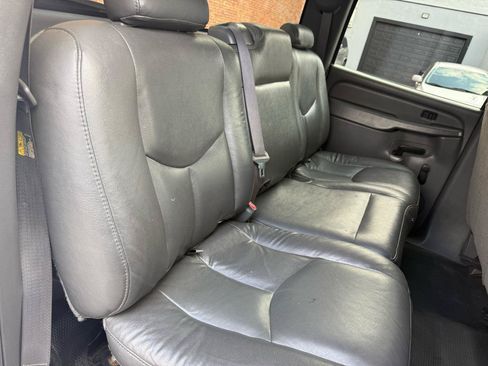 Used 2006 Chevrolet Silverado 2500 W/T w/ Skid Plate Package AWD/4WD image 8