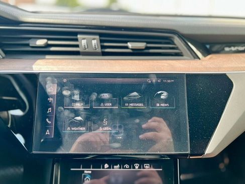 Used 2019 Audi e-tron Prestige w/ Prestige Package image 21