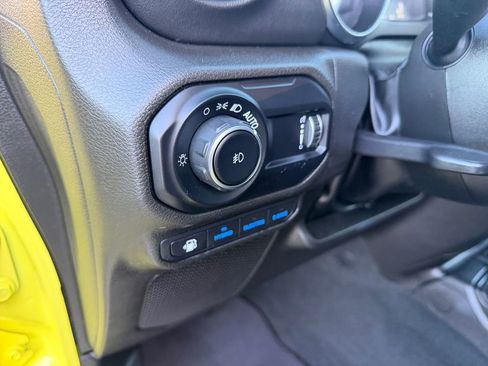 Used 2023 Jeep Wrangler Unlimited Sahara w/ Cold Weather Group AWD/4WD image 34