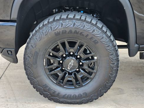 New 2026 Chevrolet Silverado 2500 ZR2 AWD/4WD image 11