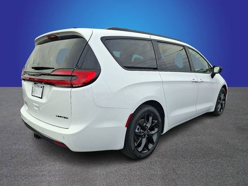 New 2026 Chrysler Pacifica Limited w/ S Appearance Package FWD image 3