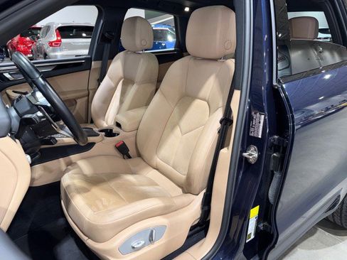 Used 2021 Porsche Macan w/ Premium Package image 51