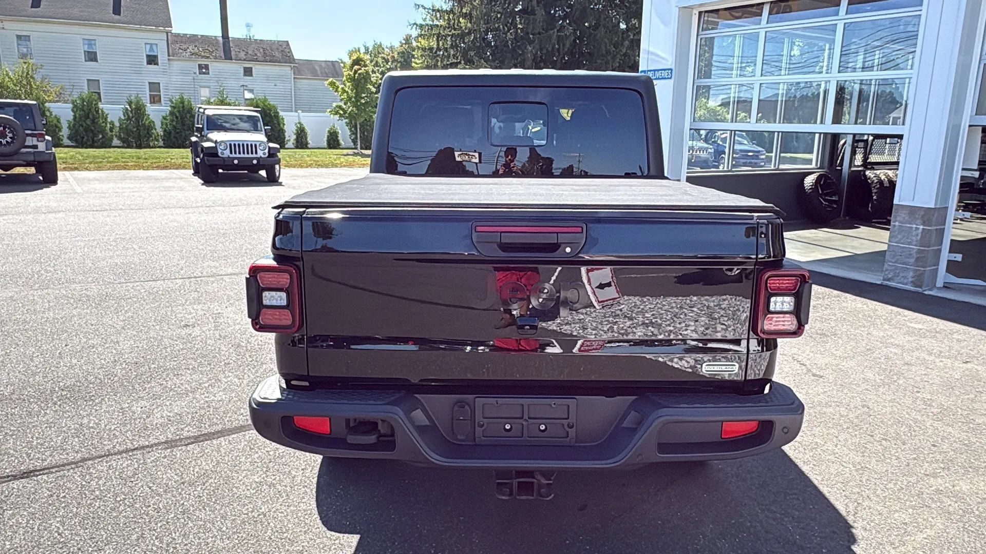 Used 2020 Jeep Gladiator Overland AWD/4WD image 10
