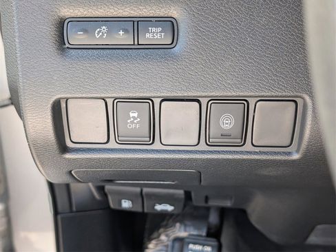 Used 2023 Nissan Murano SV image 18