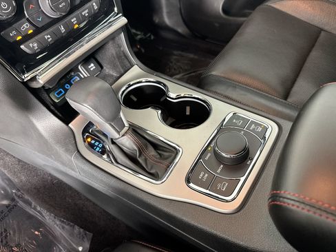 Used 2019 Jeep Grand Cherokee Trailhawk w/ Trailhawk Luxury Group AWD/4WD image 14