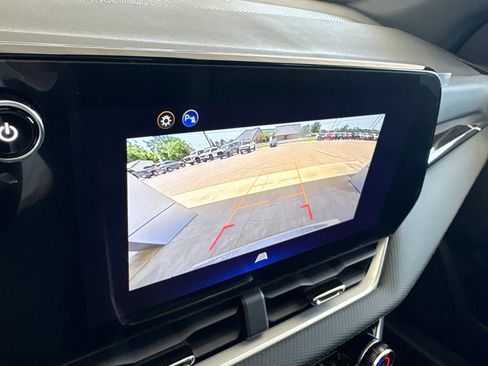 New 2026 Chevrolet Equinox LT w/ Convenience Package II FWD image 23