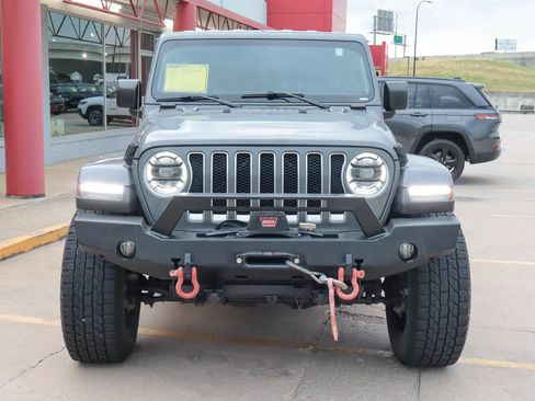 Used 2019 Jeep Wrangler Unlimited Sahara AWD/4WD image 3
