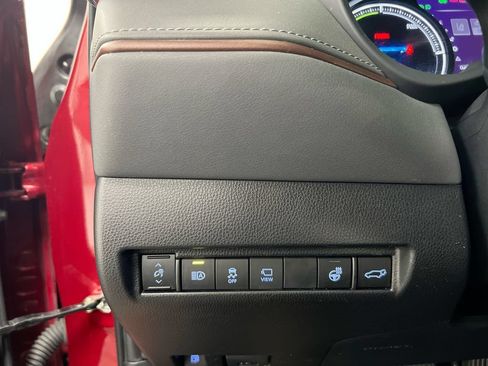 Used 2022 Toyota Venza Limited w/ Advanced Technology Package AWD/4WD image 19
