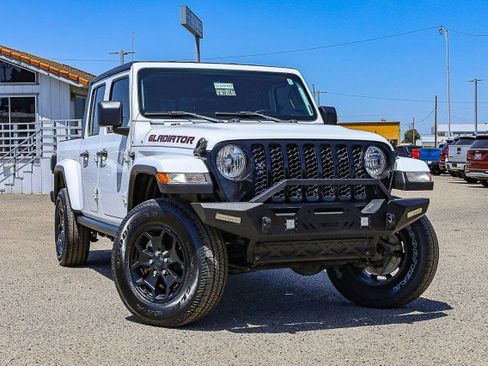 Used 2022 Jeep Gladiator Sport image 1