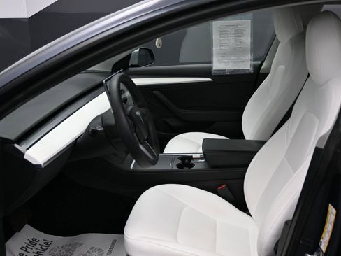 Used 2023 Tesla Model 3 Standard Range image 16