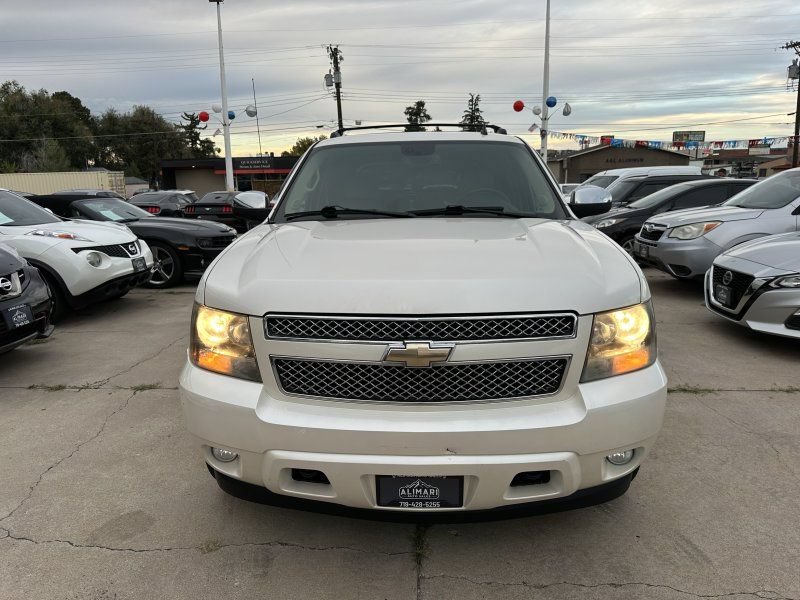 Used 2008 Chevrolet Avalanche LTZ w/ LTZ Preferred Equipment Group AWD/4WD image 2