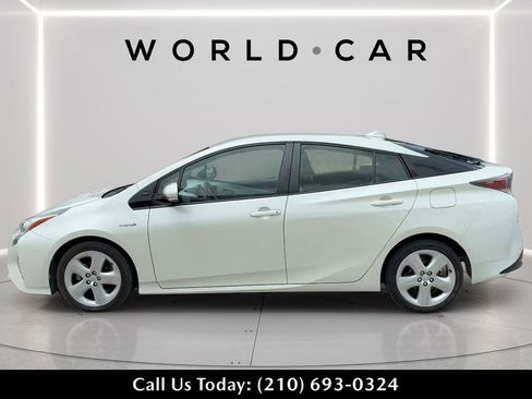 Used 2018 Toyota Prius Four Touring FWD image 4