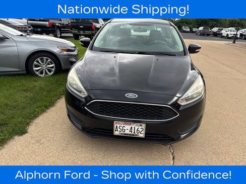 Used 2015 Ford Focus SE FWD image 2