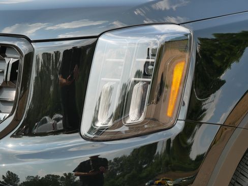 Certified 2025 Kia Telluride SX Prestige X-Line AWD/4WD image 16