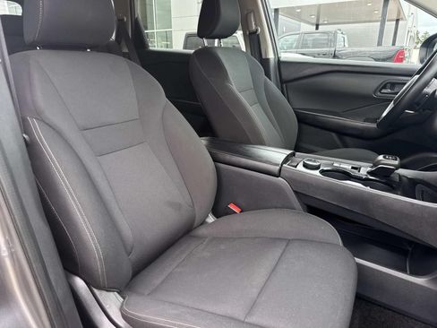 Used 2024 Nissan Rogue S AWD/4WD image 11