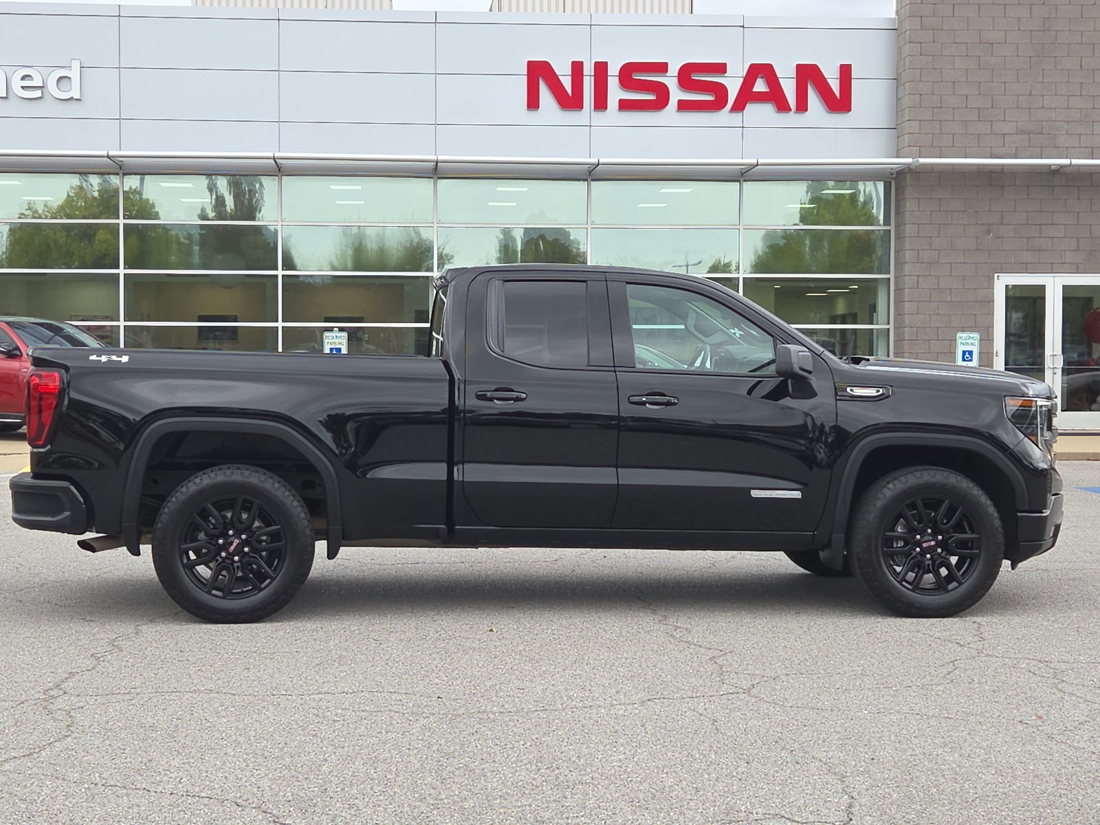 Used 2024 GMC Sierra 1500 Elevation AWD/4WD image 6