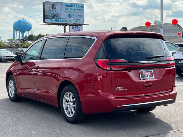 Used 2025 Chrysler Pacifica Select FWD image 9
