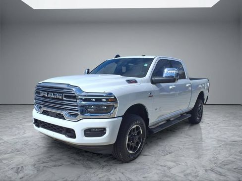 Used 2026 RAM 2500 Laramie AWD/4WD image 3